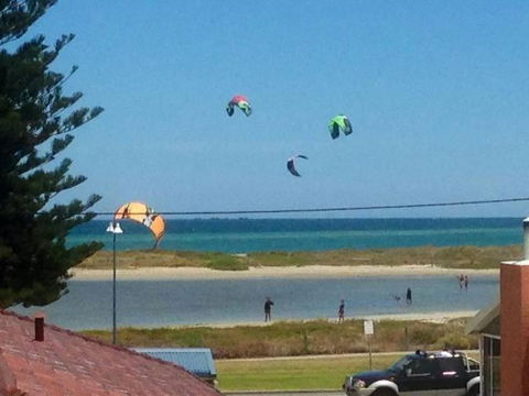 Ocean Vista Beach Stay - Accommodation Main Beach 2