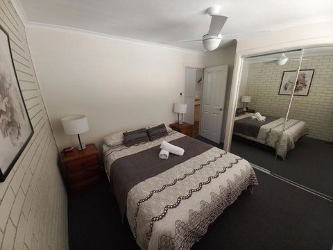 Oceana Holiday Units - Accommodation Main Beach 2