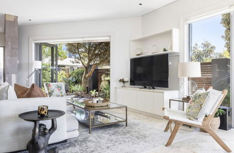 Oceanfront Beach Pad - Accommodation Main Beach 3