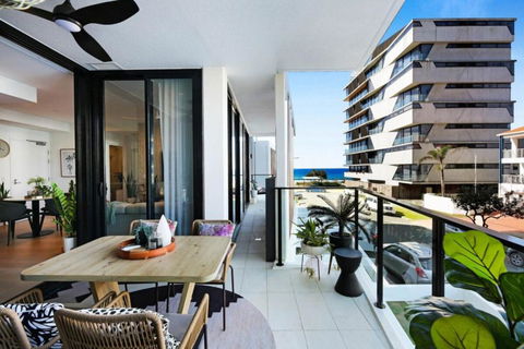 Oceanfront Luxury Apartments Palm Beach - Accommodation Main Beach 0