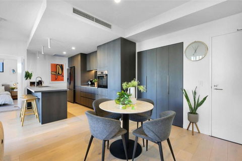 Oceanfront Luxury Apartments Palm Beach - Accommodation Main Beach 2