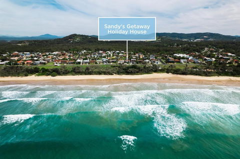 Oceanfront Sandy Beach Couples Getaway - Accommodation Main Beach 3