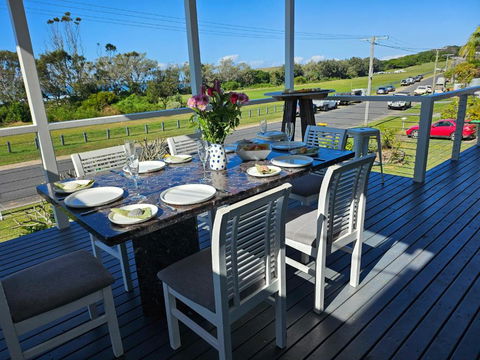 Oceanfront Sandy Beach Couples Getaway - Accommodation Main Beach 1