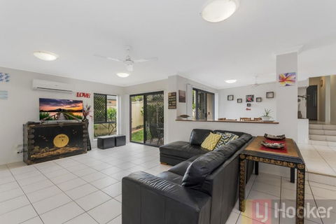 Oceania Beach Paradise LJHooker Yamba - Accommodation Main Beach 1