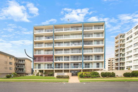 Oceanic 7 - Accommodation Main Beach 2