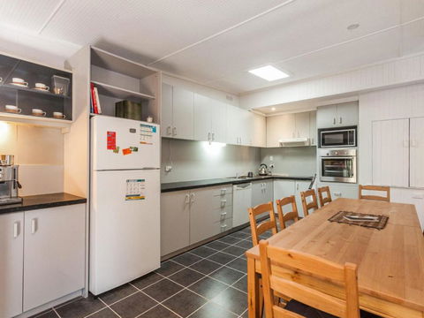 Oceans 12 - Accommodation Main Beach 2
