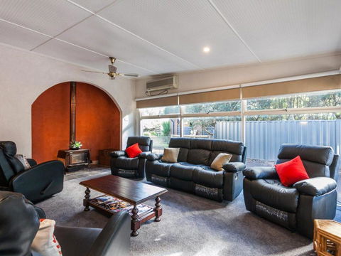 Oceans 12 - Accommodation Main Beach 1