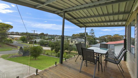 Oceans 8 - Accommodation Main Beach 0