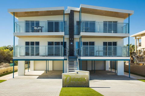 Oceans Waves - Luxury Apartment With Ocean Views - Accommodation Main Beach 1
