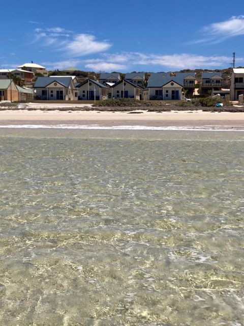 Oceanside Village - Accommodation Main Beach 0
