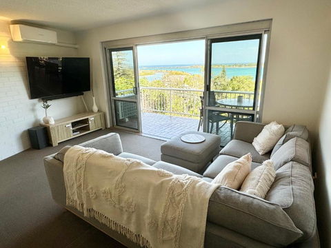 Oceanview Apartment - Accommodation Main Beach 2