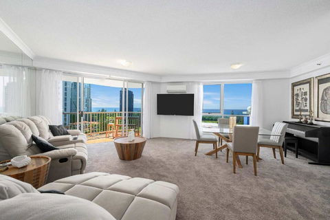 Oceanview Apartment In Resort Complex - Accommodation Main Beach 1
