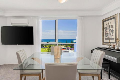 Oceanview Apartment In Resort Complex - Accommodation Main Beach 2