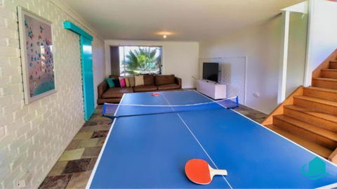 Oceanview Beach House - Accommodation Main Beach 3