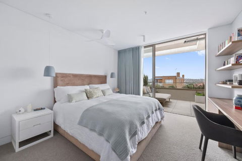 Oceanview Luxe Escape In Bondi With Parking - Accommodation Main Beach 3