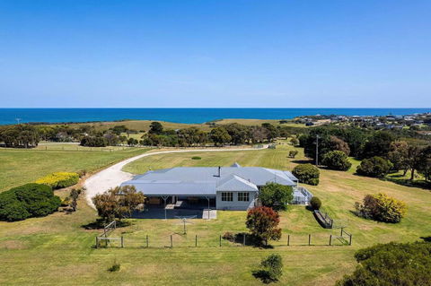 Oceanview On The Hill - Accommodation Main Beach 0