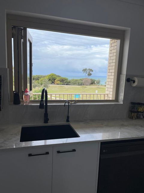 Oceanview - Accommodation Main Beach 3