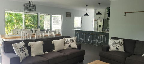 OffShore Holiday House On Acreage - Accommodation Main Beach 3