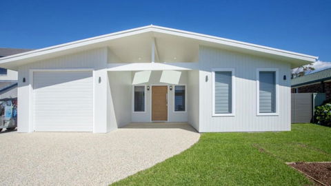 Old Bark House - Accommodation Main Beach 0