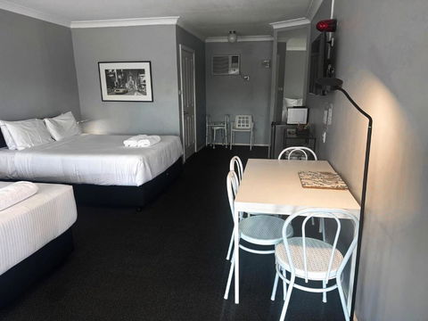 Old Maitland Inn - Accommodation Main Beach 1