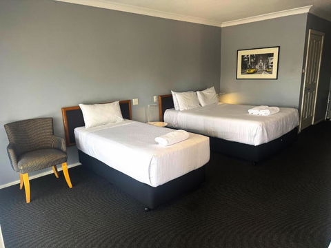 Old Maitland Inn - Accommodation Main Beach 2