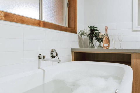 Olinda Rise Retreat House Fire Bathtub And Brekky - Accommodation Main Beach 2