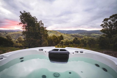 Olive Hill Spa, Views & Home Cinema - Accommodation Main Beach 1