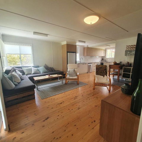 Olivers Beach House - Accommodation Main Beach 0