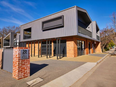 Olsen Penthouse - Art House Townhouses - Accommodation Main Beach 3