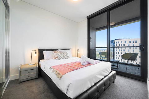 Olympic Park With View Parking Near Train - Accommodation Main Beach 3