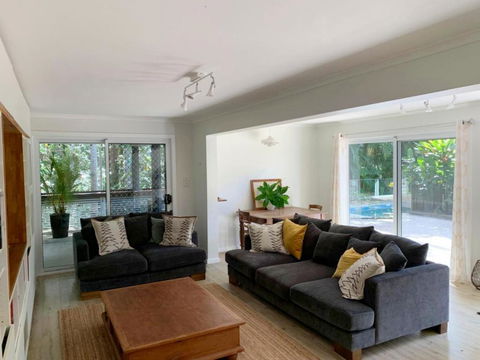 Omanu - Family Home With Pool - Accommodation Main Beach 3