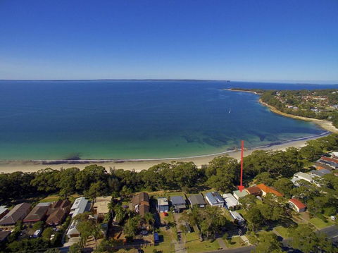 On Collingwood Beach - Downstairs Apartment - 50m From The Beach - Accommodation Main Beach 1