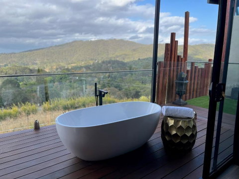 On Eagle Wings Mountain Retreat & Spa - Accommodation Main Beach 0