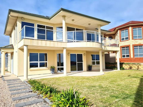 On The Bay - Accommodation Main Beach 0