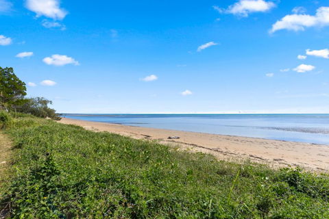 On The Beach - Accommodation Main Beach 0
