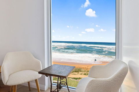On The Beach - Accommodation Main Beach 2