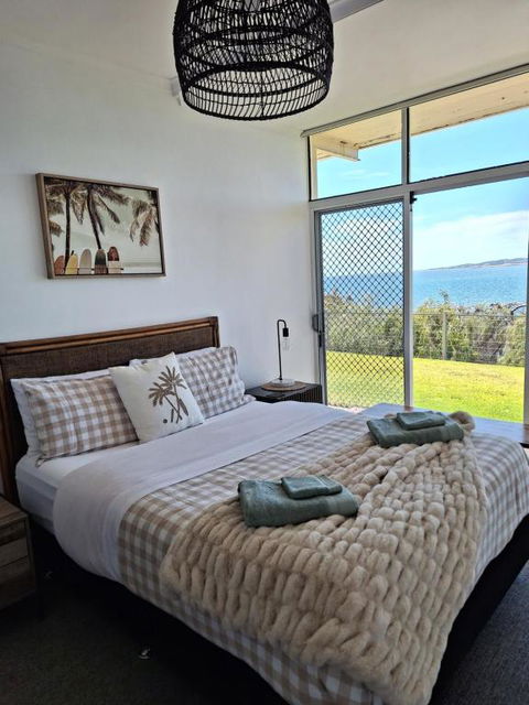 ON THE WATERS EDGE - Accommodation Main Beach 3