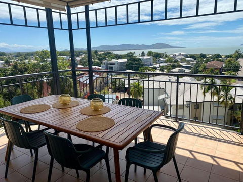 On Top Of The World On Bundock - Accommodation Main Beach 0