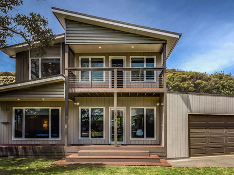 One 20 Seven - Accommodation Main Beach 0