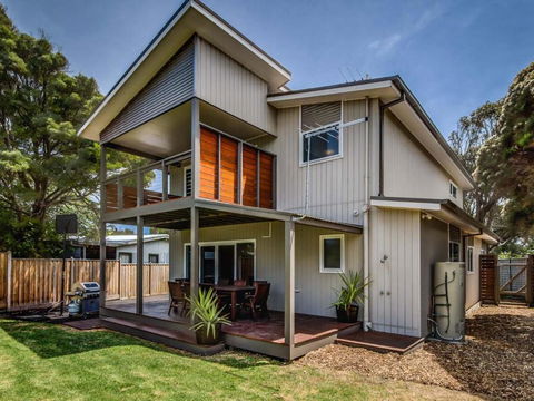 One 20 Seven - Accommodation Main Beach 2