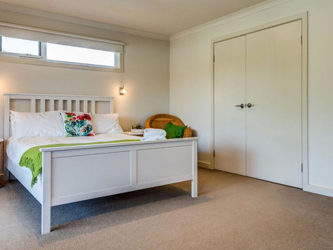 One 20 Seven - Accommodation Main Beach 3