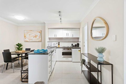 One Bedroom Apartment In The City Centre - Accommodation Main Beach 0