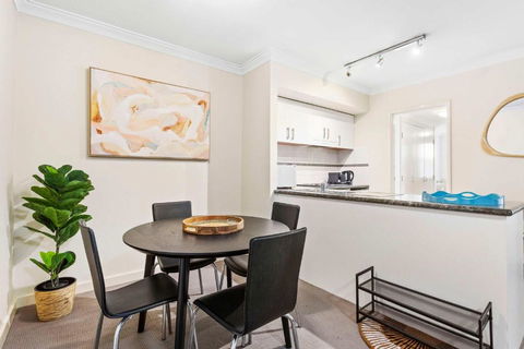 One Bedroom Apartment In The City Centre - Accommodation Main Beach 3