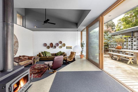 One-Dunny Beach House - Accommodation Main Beach 1