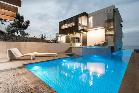 One Eighty Marino - Accommodation Main Beach 0