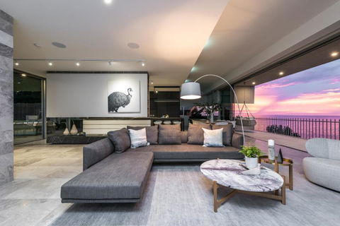 One Eighty Marino - Accommodation Main Beach 1