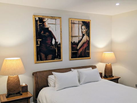 ONE Luxury Apartment - Accommodation Main Beach 0