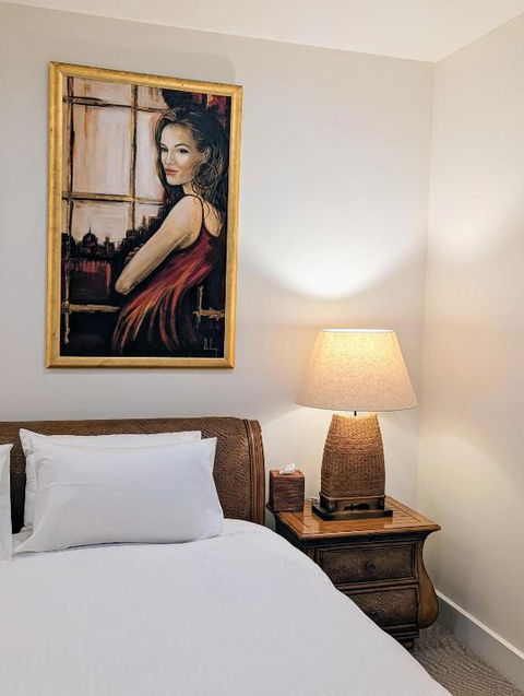 ONE Luxury Apartment - Accommodation Main Beach 1