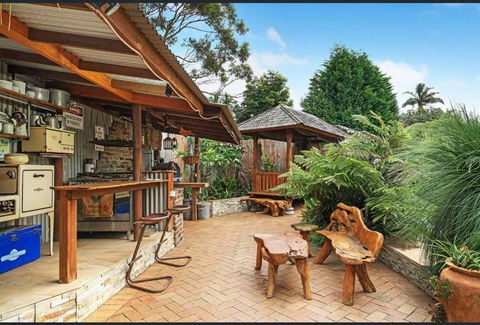 ONE OF A KIND Vacation Rental- Berkeley Vale - Accommodation Main Beach 2