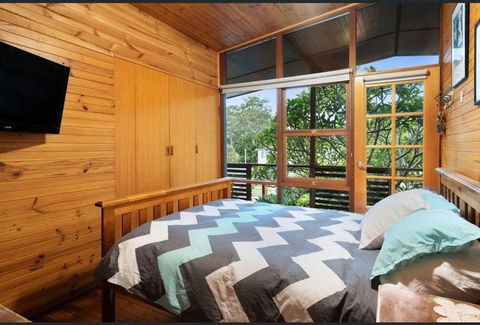 ONE OF A KIND Vacation Rental- Berkeley Vale - Accommodation Main Beach 3